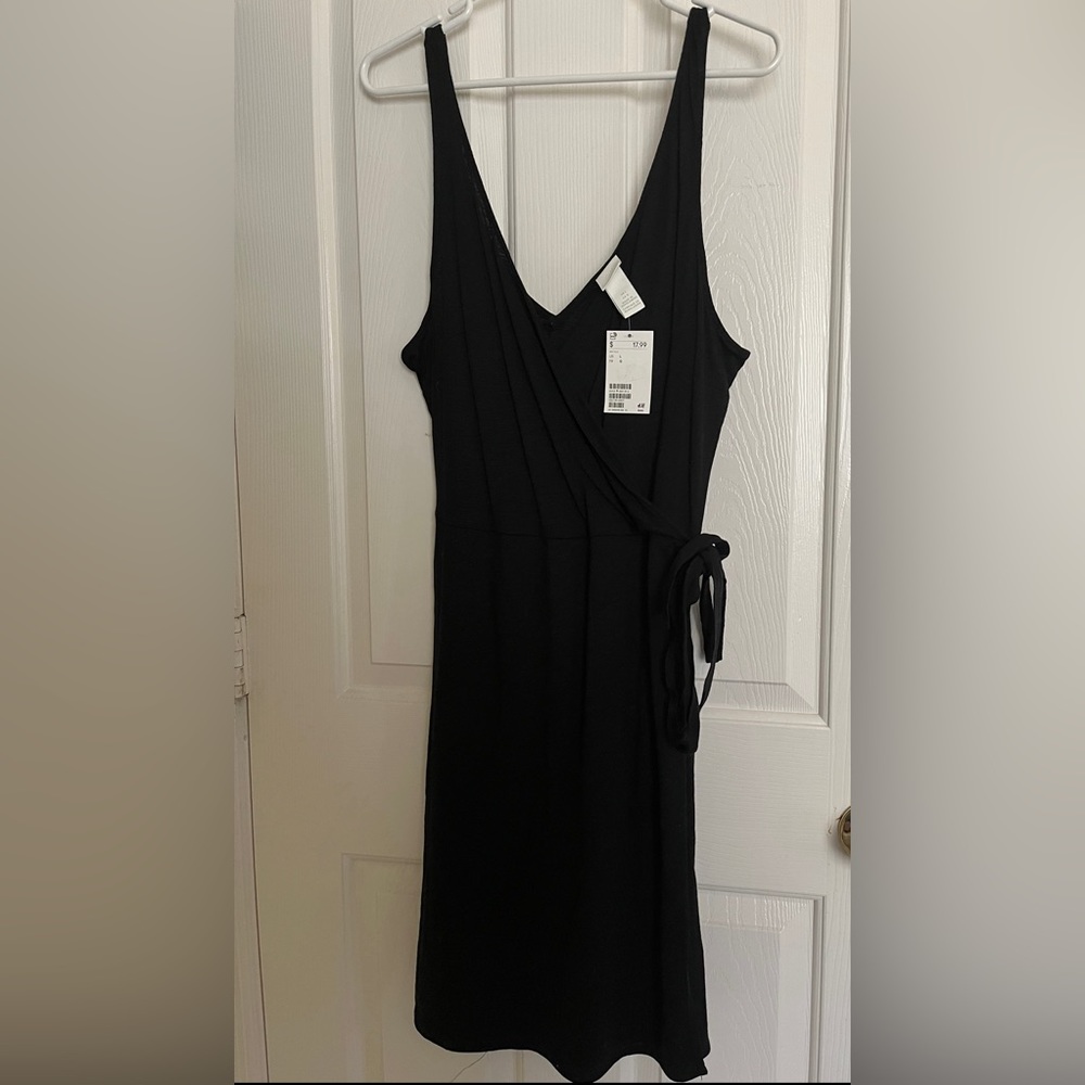 BRAND NEW w/tag H&M Black Dress. Size L.